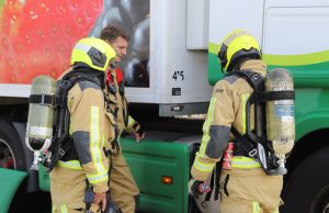 Verkeersdrukte op de N233 door mogelijke brand in vrachtwagen De Lier