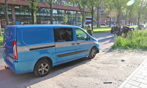 18 september Weg vol met glas na aanrijding tussen 2 voertuigen Martinus Nijhofflaan Delft
