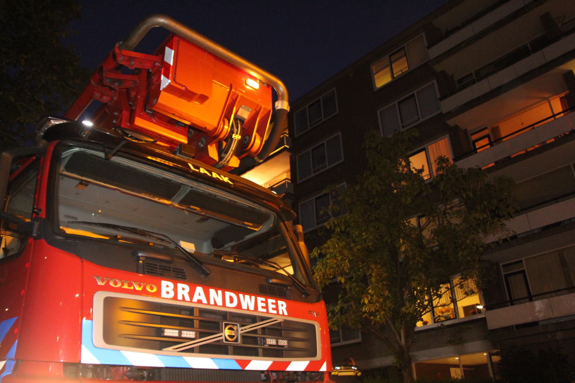 19 september Portiek vol met rook na brand in container Rijswijk