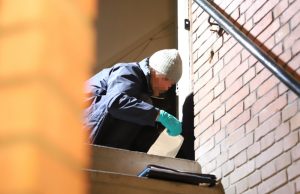 Bewoners portiek abrupt gewekt door knal “Het klonk als een bazooka” Oudemansstraat Den Haag