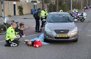 Vrouw flink gewond bij aanrijding met auto Buitenhofdreef Delft