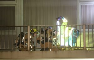 Buren redden gewonde man bij brand in woning Schubertlaan Delft