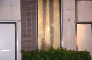 Man vernielt ruiten van woning met hamer Vrederustlaan Den Haag