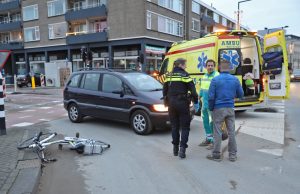 Vrouw gewond na aanrijding met auto Papsouwselaan Delft