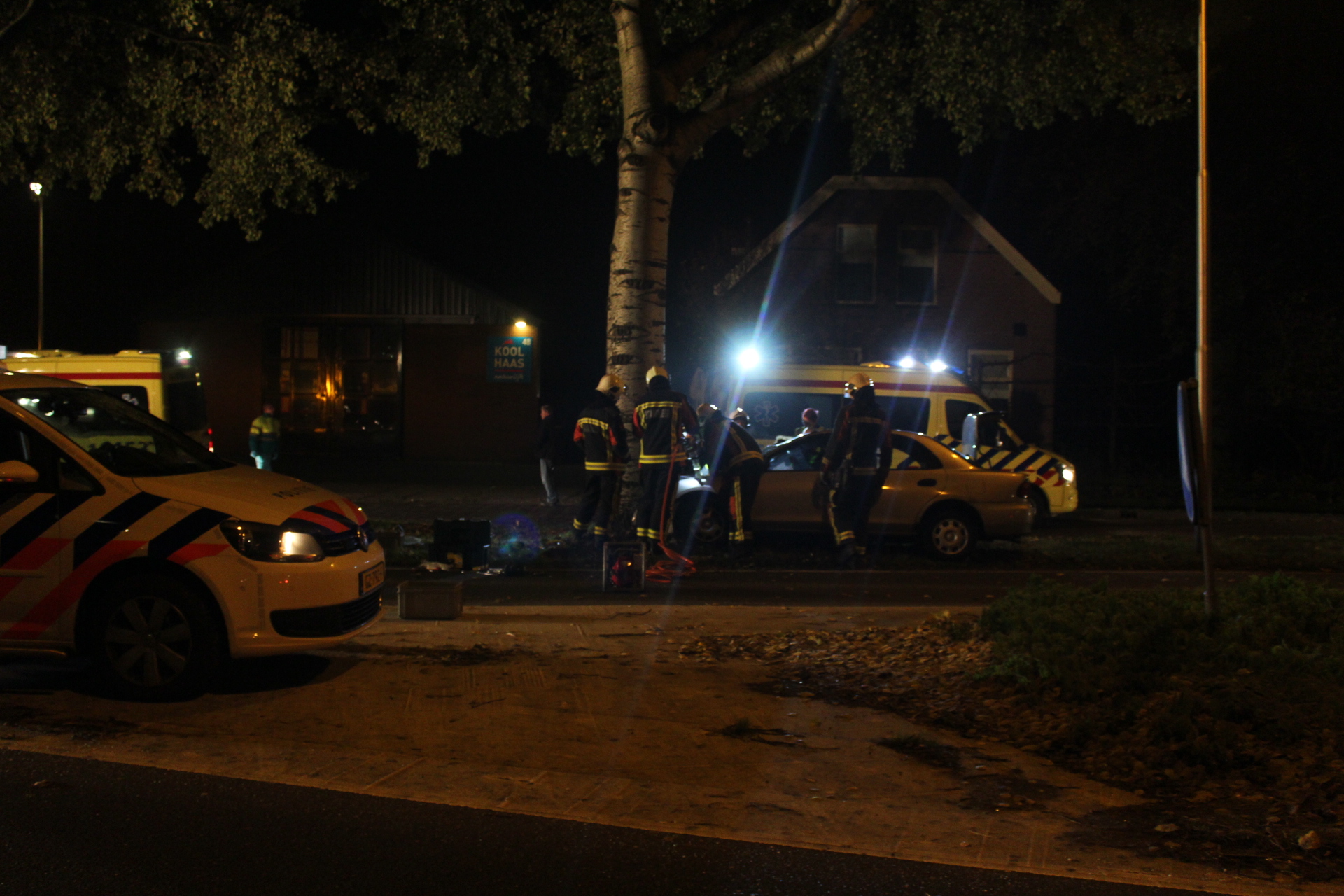 12 november Meerdere gewonden bij frontale aanrijding met boom Hoofdweg-Zuid Nieuwerkerk a/d Ijssel