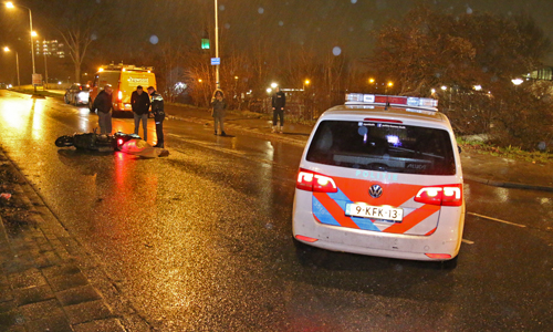2 januari Scooterrijder gewond bij aanrijding met auto Pierre van Hauwelaan Delft