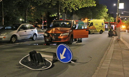 16 juli Flinke schade na aanrijding tussen auto en tram Lekstraat Den Haag
