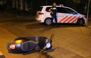 4 december Opzittende van motorscooter op de vlucht bij achtervolging Kerklaan Wateringen