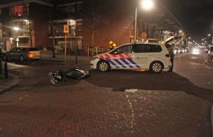 31 december Scooter in botsing met auto Koningstraat Den Haag