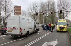 31 december Gewonde bij kop-staart aanrijding voor verkeerslichten Prinses Beatrixlaan Rijswijk