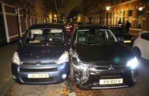 Automobilist ramt geparkeerde auto’s en slaat op de vlucht Van Bylandtstraat Den Haag