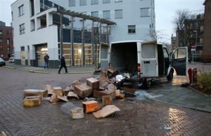 31 december Busje met lege dozen vuurwerk in brand Van Everdingenstraat Voorburg