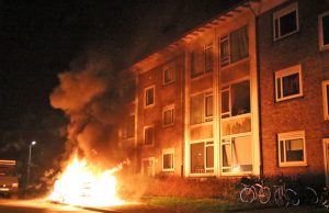 Flinke buitenbrand maakt buurt wakker Ulenpasstraat Den Haag