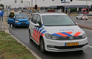 6 december Berger moet auto afslepen na aanrijding Burgemeester van Doornlaan De Lier
