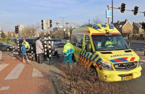 Vrouw gewond na aanrijding met afslaand busje Steenvoordelaan Rijswijk