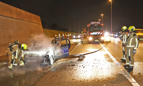 8 september Auto gaat volledig in vlammen op A4 Schipluiden
