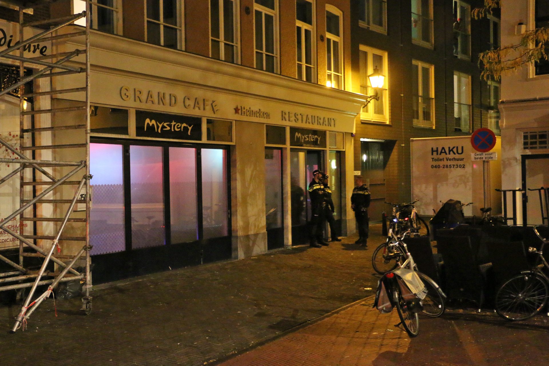 18 september Politie valt restaurant binnen in de Wagenstraat Den Haag