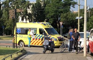 Fietsster gewond bij botsing met auto Statenplein Den Haag