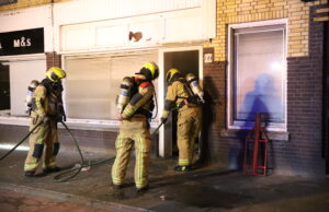 Bewoners ontdekken brand in leegstaand winkelpand Van Musschenbroekstraat Den Haag