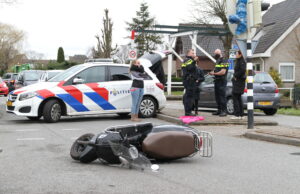 Bestuurder van snorfiets gewond bij aanrijding Laan van Nootdorp Nootdorp