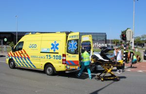 Meisje op fiets aangereden door vrachtwagen Burgemeester Van Doornlaan De Lier