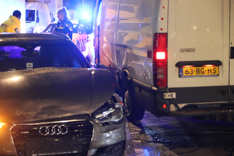 Flinke Schade Bij Aanrijding Tussen Busje En Personenauto Fruitweg Den ...