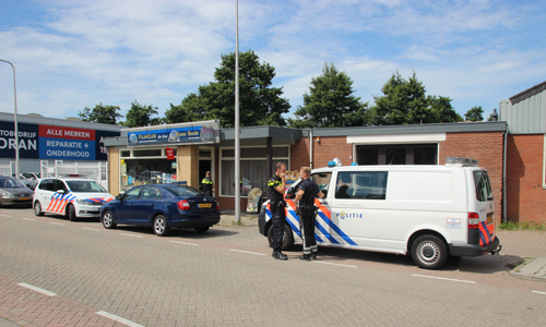 18 juli Man vlucht na poging overval op videotheek Kijckerweg De Lier