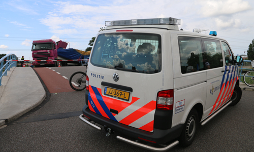 25 juni Dronken vrachtwagenchauffeur richt flinke schade aan Dorpskade Wateringen