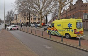 6 december Wouwermanstraat dicht na eenzijdig ongeval met paal Wouwermanstraat Den Haag
