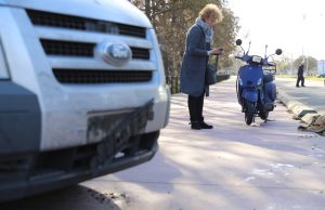 Scooterrijder gewond bij aanrijding met busje Noordweg Den Haag