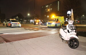 Auto komt in botsing met snorscooter Verrijn Stuartlaan Rijswijk