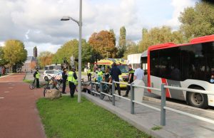 Gewonde na ongeval tussen fietser en bus Mekelweg Delft