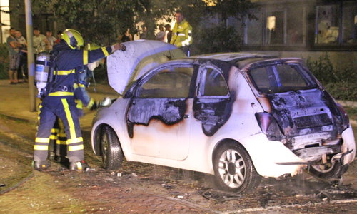 18 juni Auto gaat in vlammen op Stadzijde Den Haag