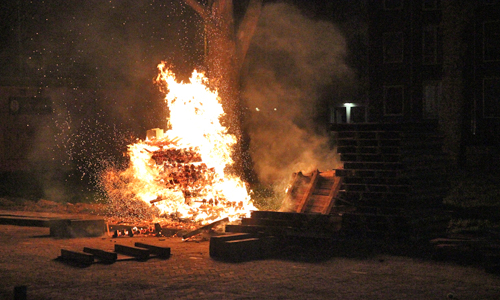 23 april Stapel pallets in brand gestoken Aagje Dekenlaan Den Haag
