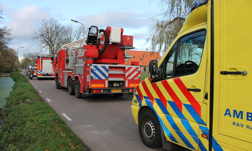 20 november Man fietst het water in Noordeindseweg Delfgauw