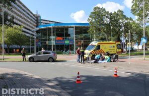 Automobilist schept fietser Van Leeuwenhoeklaan Zoetermeer