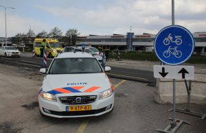 Fietser flink gewond na aanrijding Veilingroute Honselersdijk