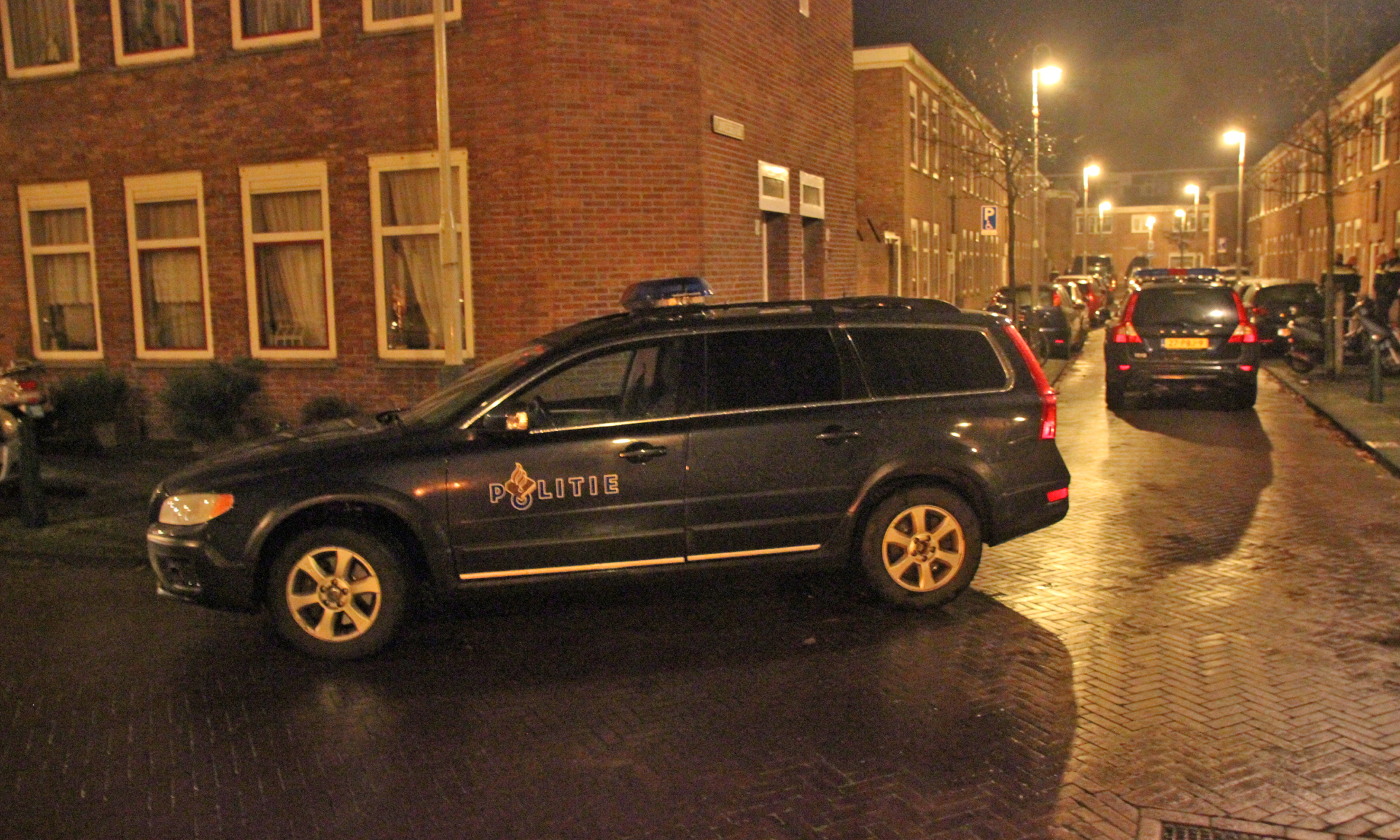 5 november Aanhouding bij inval in woning Flakkeesestraat Den Haag