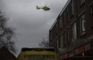 Traumahelikopter voor slachtoffer van steekpartij Nigeriastraat Delft