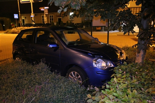 28 september Alcomobilist met auto tot stilstand tegen een boom Kerkweg Nootdorp