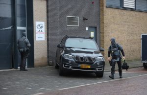 Zeven mannen aangehouden na grote drugsvondst Nikkelwerf Den Haag
