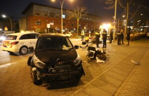 Veel schade na aanrijding Laan der Zeven Linden Delfgauw