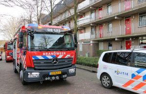 Brandweer blust brandje met gieter Juniusstraat Delft