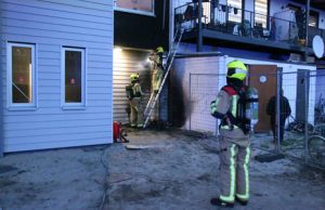 13 december Flinke sloopwerkzaamheden bij buitenbrand tegen woningcomplex 1e Lulofsdwarsstraat Den Haag