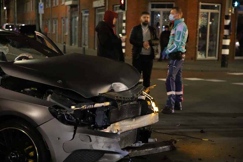 Flinke Aanrijding Tussen Busje En Personenauto Parallelweg Den Haag ...