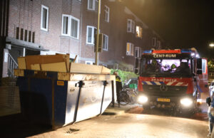 Twee bouwcontainers in brand gestoken Klimopstraat Den Haag