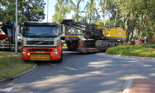 13 juli Vrachtwagen vast op rotonde zorgt voor flinke verkeersdrukte Noordweg Den Haag