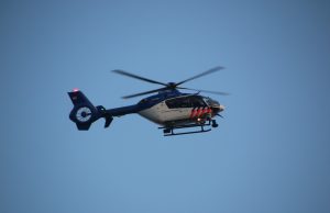Politiehelikopter boven Ikea Delft i.v.m. zoektocht