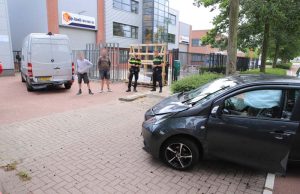 Auto knalt achterop busje Leehove De Lier