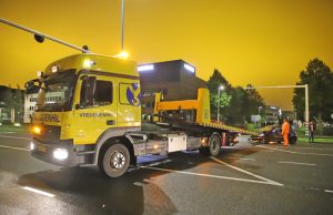 Marktwagen beschadigd na aanrijding met auto Zuidweg Zoetermeer